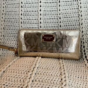 NWT Michael Michael Kors Metallic Wristlet Wallet